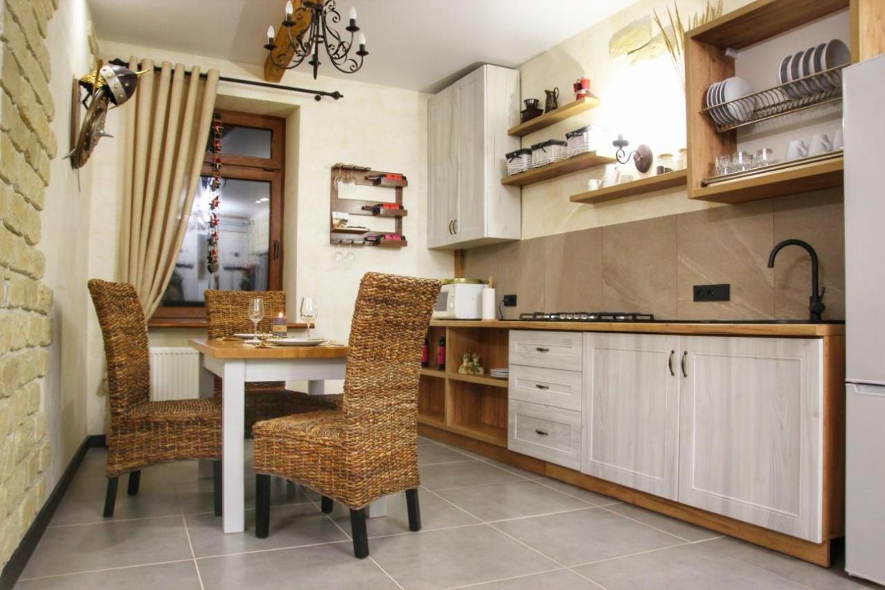 Гетьманські Палати , Старе Місто, 2 Спальні, Балкон-Тераса , 85 М Кв Kamianets-Podilskyi Exterior foto